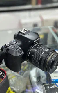 دوربین Canon 250D