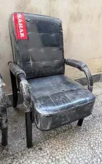۴ عدد صندلی ، ۱ عدد صندلی مدیریت چرخدار