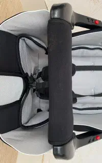 صندلی ماشین کودک در حد نو