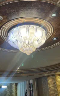 ۴ عدد لوستر۲ عدد مهتابی ،۲ عدد دیوارکوب،۱۰۰ هالوژن