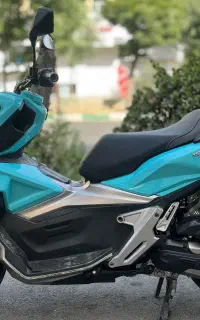 موتور agv در حد نو نو رنگ خاص