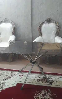 میز ناهارخوری چهار نفره، بدون صندلی، تمیز و سالم