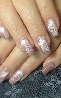 خدمات و آموزش کاشت ناخن