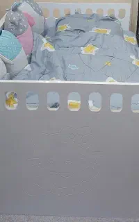 تخت نوزاد و کودک کنار مادر