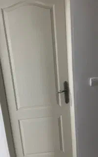 درب اتاق و سرویس ها