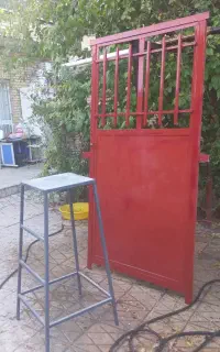 درب اهنی. و چهار پایه