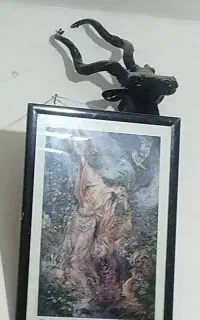 کله آهو با یه تابلو خوشگل