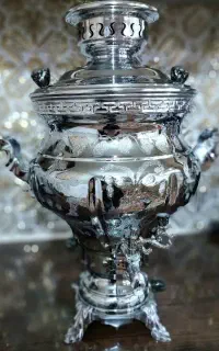 سماور ۱۰لیتری و گل و گلدون