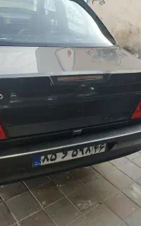 یک جفت چراغ اس ال ایکس و بال روی صندوق
