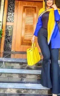 استخدام همکار خانم جهت مدلینگ لباس های داخل مزون