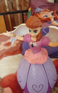 فرشته عروسکی که با آواز چرخ میزنه