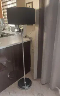آباژور ایستاده