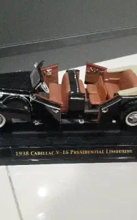 ماکت فلزی کادیلاک v16
