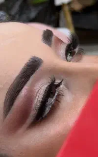 میکاپ کار حرفه ای