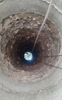 مغنی.  برنا دیوار چینی سیمان کاری چاه کن حفر استخر