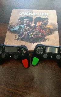 ps4 اسلیم یک ترا خانگی با ۴ عدد دسته درحد نو