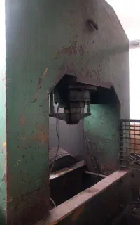 پرس  پایه متحرک ۵۰۰ تن دستی