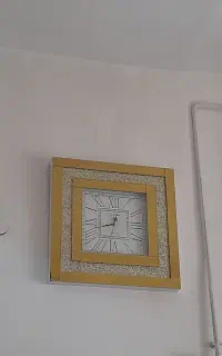 ساعت مدرن  طلایی