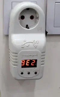 دوعدد محافظ مارک