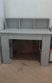میز مطالعه وکتابخانه