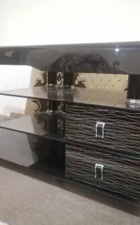 میز زیر تلویزیون