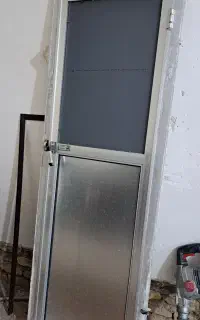 در سرویس بهداشتی آلومینیومی