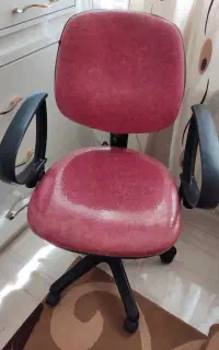 صندلی چرخان در حد نو