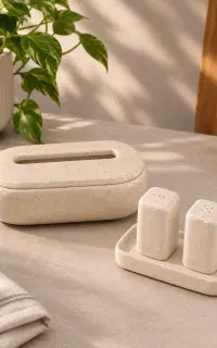 نیروی کار در کارگاه سرامیک علاقه مند به کار هنری