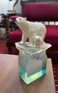 دکوری چوبی و مجسمه شیشه ای خارجی خرس و نهنگ