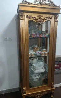 بوفه وساعت