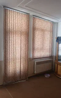 پرده عمودی و ویترین