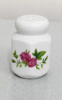 نمکدان گلسرخی