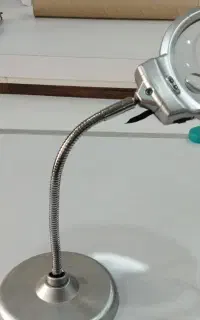 ذره بین پایه دار