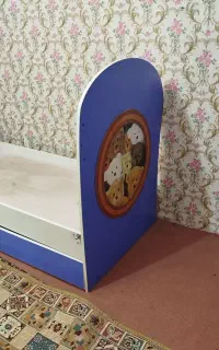 تخت با تشک با کمد لباس کار کرده  برای سن تا 12سال