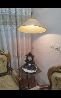 آواژور و ساعت رومیزی