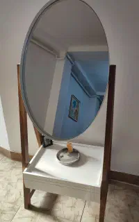 ایینه قدی همراه کشو نو و سالم