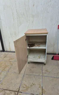 میز فلزی دو کشابه مناسب برای منزل و کاربردهای دیگر