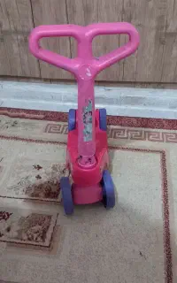 اسکوتر صورتی
