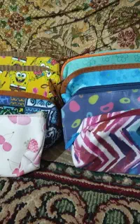 تعدادی جامدادی وکیف