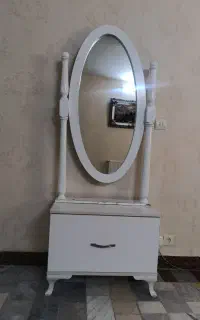 آئینه قدی و کمد