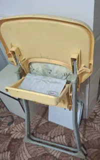 صندلی غذا خوری نوزاد