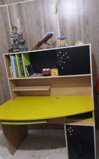کتابخونه ومیز کامپیوتر