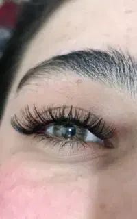 کاشت مژه تمیزوظریف ۲۷۰وکاشت ناخن بابهترین مواد ۲۹۰
