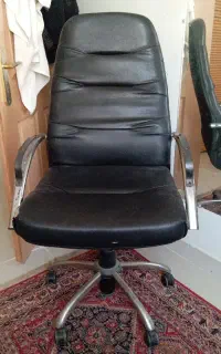 صندلی کار و فرش