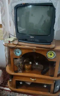 تلوزیون با میزش