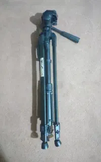 سه پایه دوربین