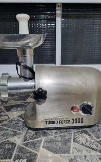 چرخ گوشت نو وتمیز استفاده نشده