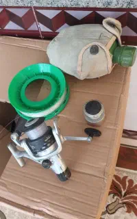 چرخ ماهیگیری گیری و قمقمه و یک عدد قرقره نخ