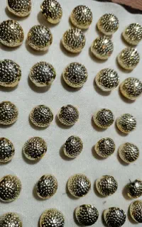 مقداری لواظم خیاطی باقیمت مناسب به فروش می‌رسد