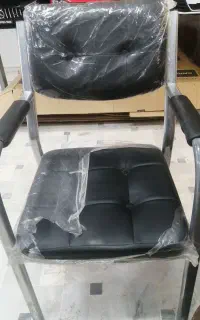 دو عدد صندلی